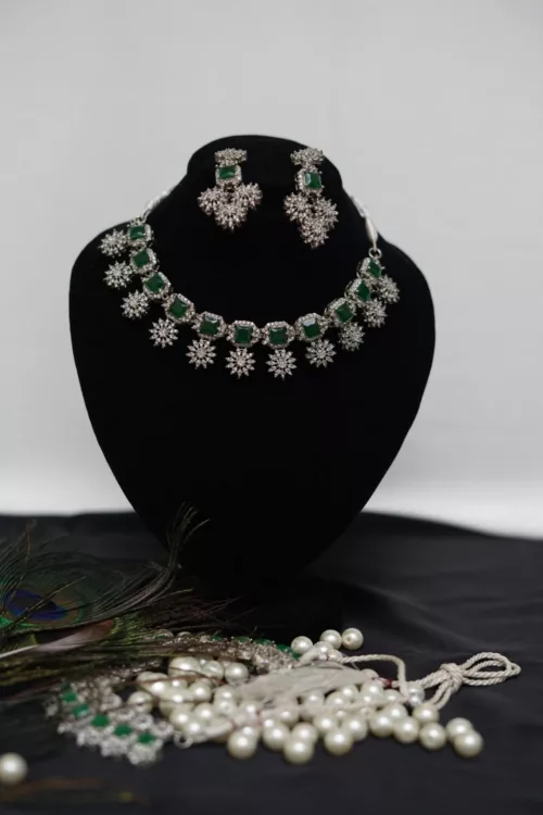 necklace with earrings in bottle green color